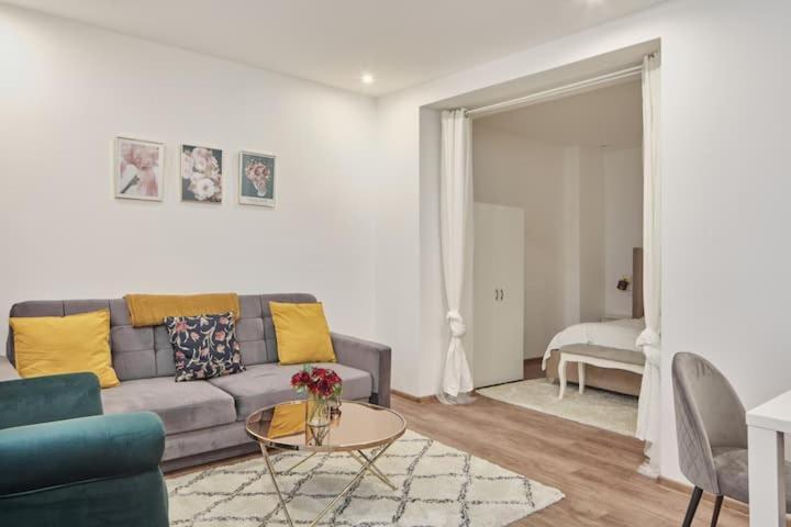 Appartement And Cozy Right At Tv Tower